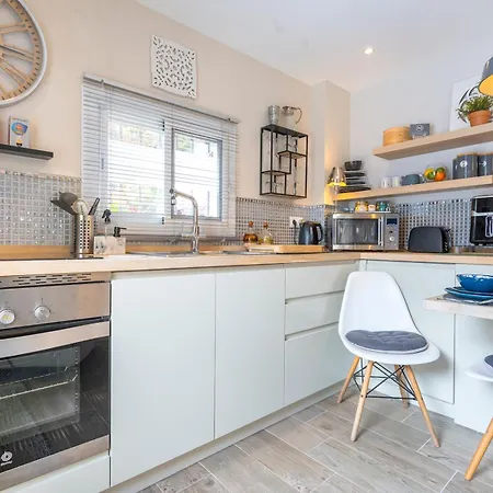 펜션 Pass The Keys Stylish Tranquil In Calahonda *